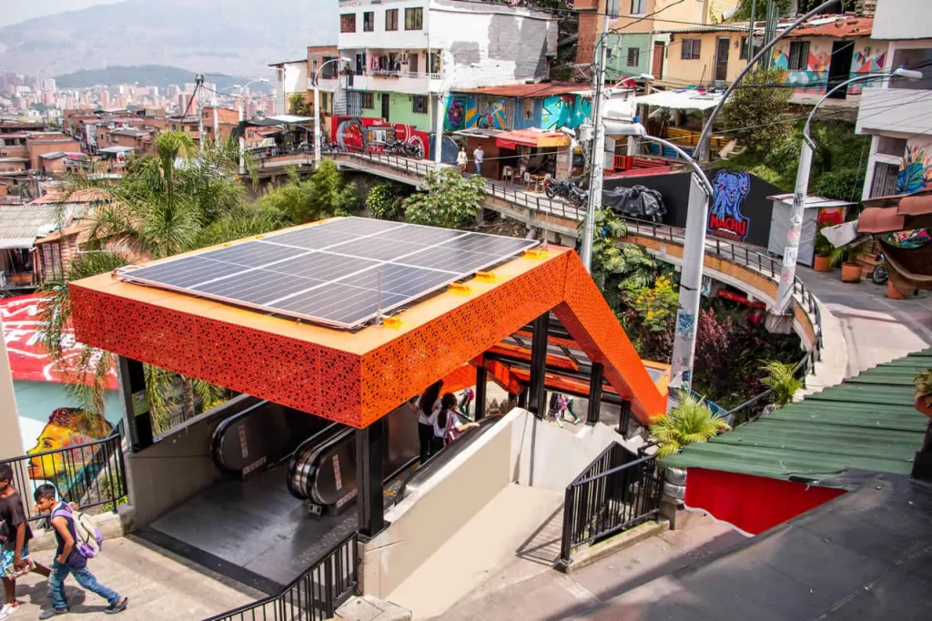 comuna 13 metro medellin